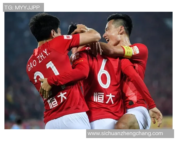 广州恒大战胜山东鲁能，豪取中超四连胜，登顶积分榜领跑联赛！